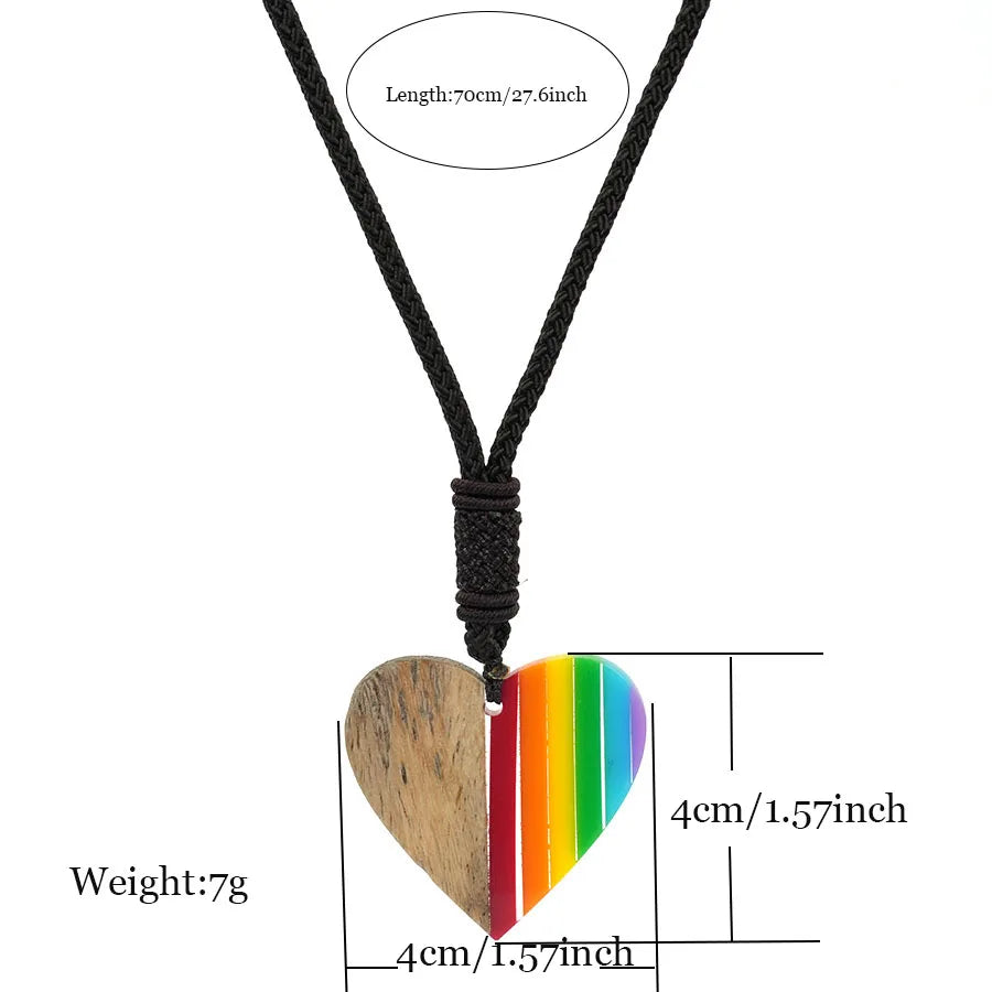 Dimensions du pendentif cœur : 4 cm de large, cordon de 70 cm, 7 g