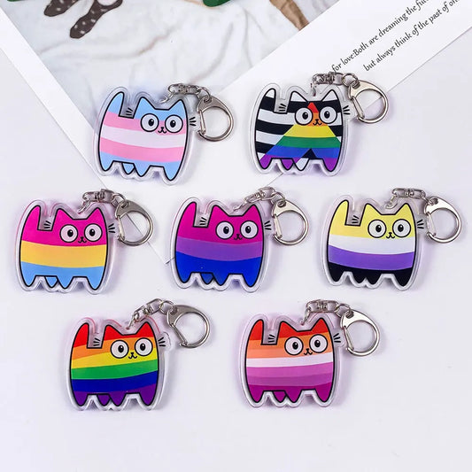 Les sept porte-clés chats LGBT réunis : transgenre, allié·e, pansexuel, bisexuel, non-binaire, arc-en-ciel et lesbien