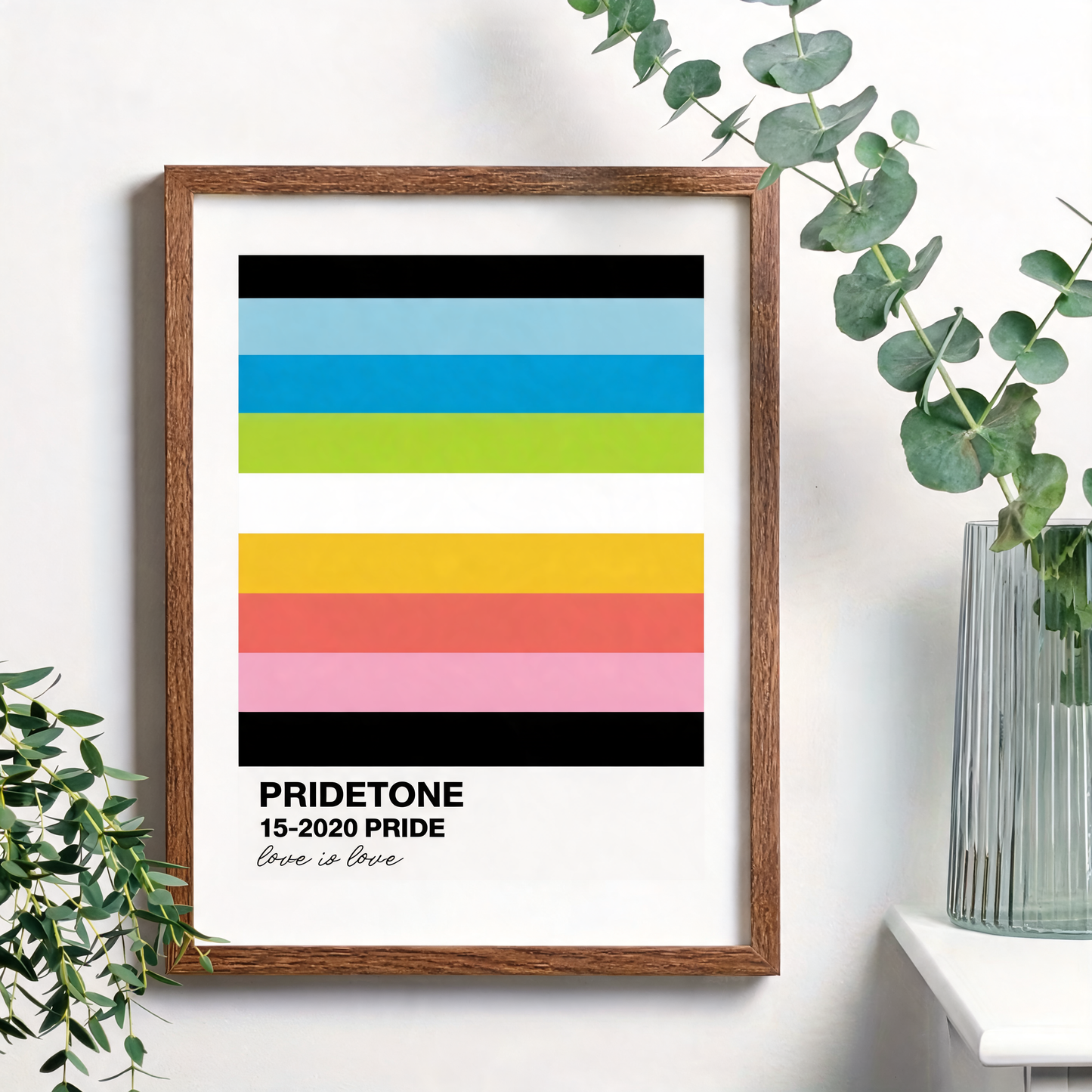 Affiche du drapeau queer en nuancier Pride, neuf bandes du noir au rose, dans un cadre bois non inclus sur un mur blanc