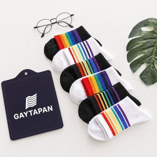 Quatre paires de chaussettes basses arc-en-ciel, noires et blanches, avec l'étiquette GAYTAPAN