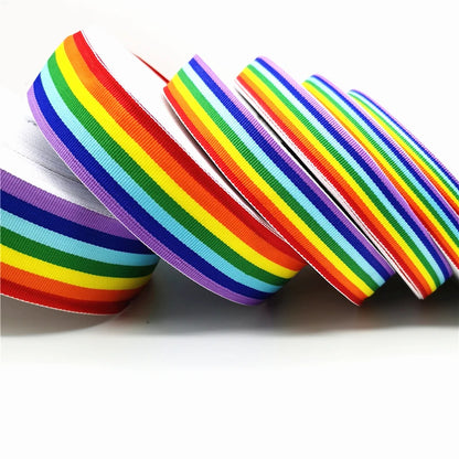 Rubans arc-en-ciel gros-grain enroules, plusieurs largeurs