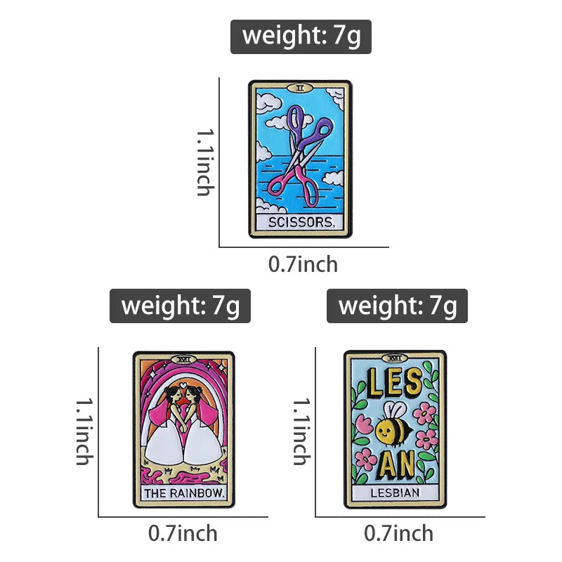 Dimensions des pins tarot : 2,8 sur 1,8 cm, 7 grammes