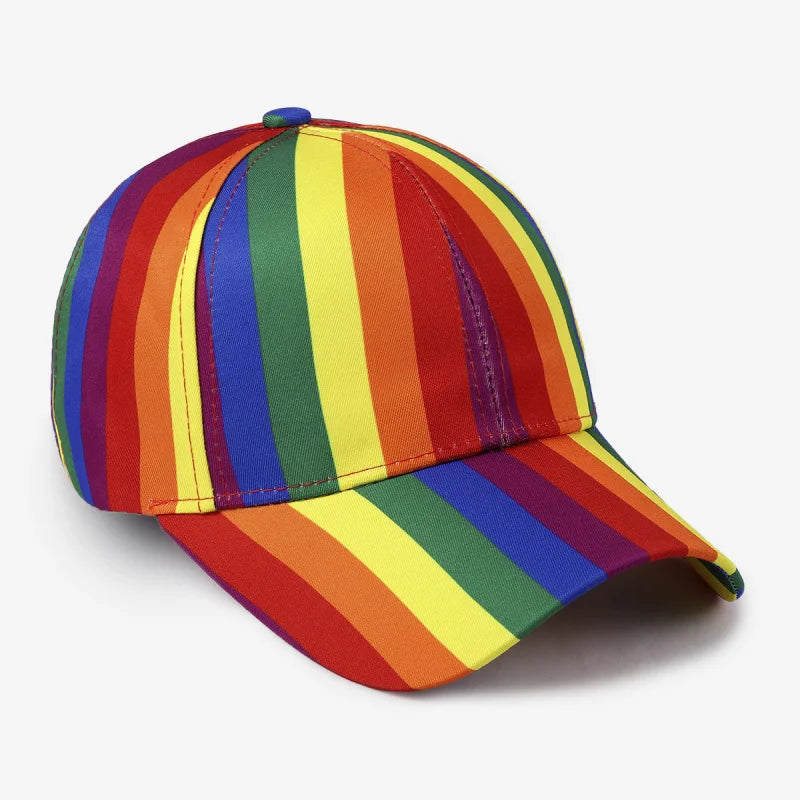 Casquette arc-en-ciel vue de côté