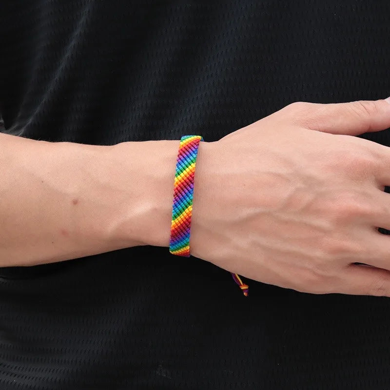 Dimensions du bracelet : réglable de 16 à 20,5 cm, poids 3 g