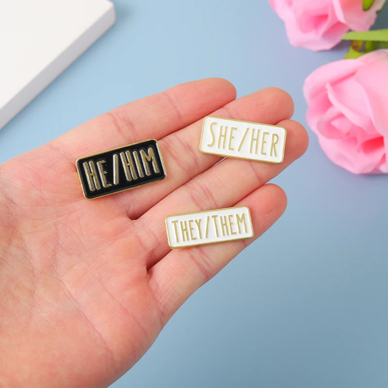 Pins Pronoms — She/Her