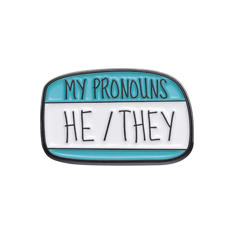 Pins pronoms He/They, badge émaillé à bandeau turquoise « My Pronouns »