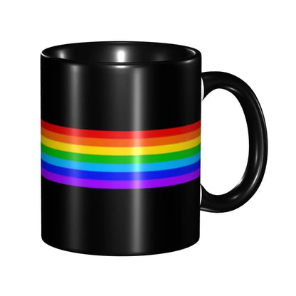Mug LGBT noir au bandeau arc-en-ciel