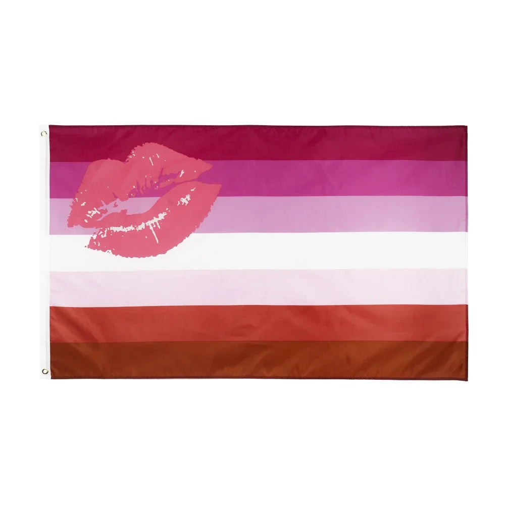 Drapeau lesbien lipstick : sept bandes du magenta au rouge brique, bande blanche au centre, empreinte de rouge à lèvres dans l'angle