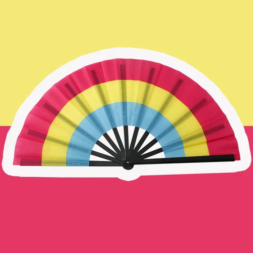 Éventail pliant aux couleurs du drapeau pansexuel : rose, jaune et bleu
