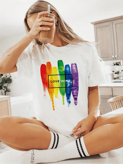 T-SHIRT LGBT <br/> LOVE WINS