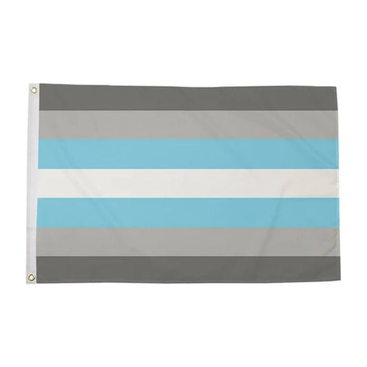 Drapeau demiboy à sept bandes : gris foncé, gris clair, bleu ciel et blanc au centre