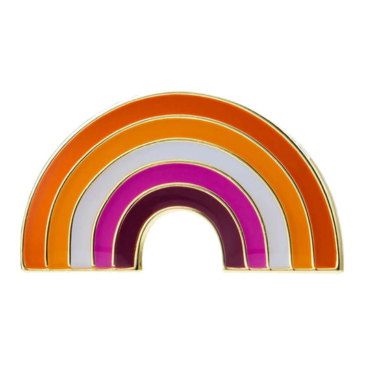 Pins émaillé en arc aux cinq bandes du drapeau lesbien : orange foncé, orange, blanc, rose, rose profond