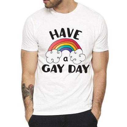 T-shirt blanc homme, arc-en-ciel entre deux nuages avec « HAVE A GAY DAY » en lettres noires